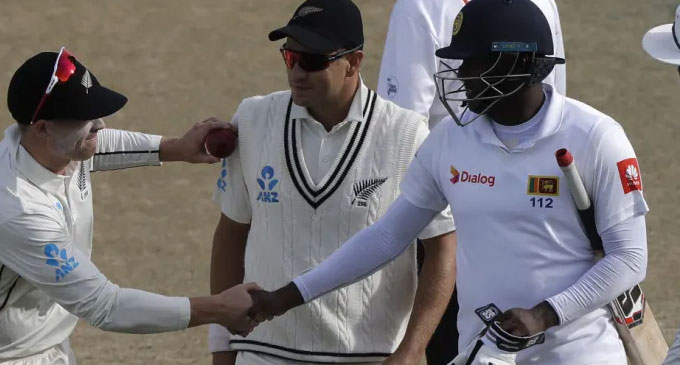 Mathews plays saviour again as Sri Lanka defy New Zealand