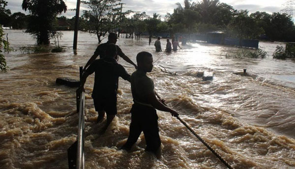 Yan Oya’s Sluice gates opened today