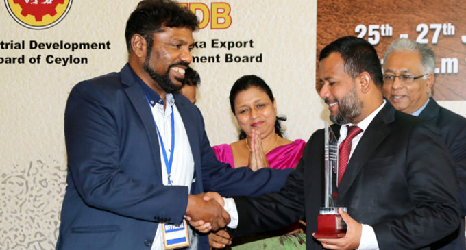 Sri Lanka’s footwear sector tributes Industry Minister Sri Lanka’s footwear sector tributes Industry Minister