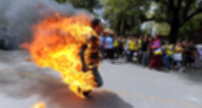 Individual sets himself on fire near ‘Sirikotha’