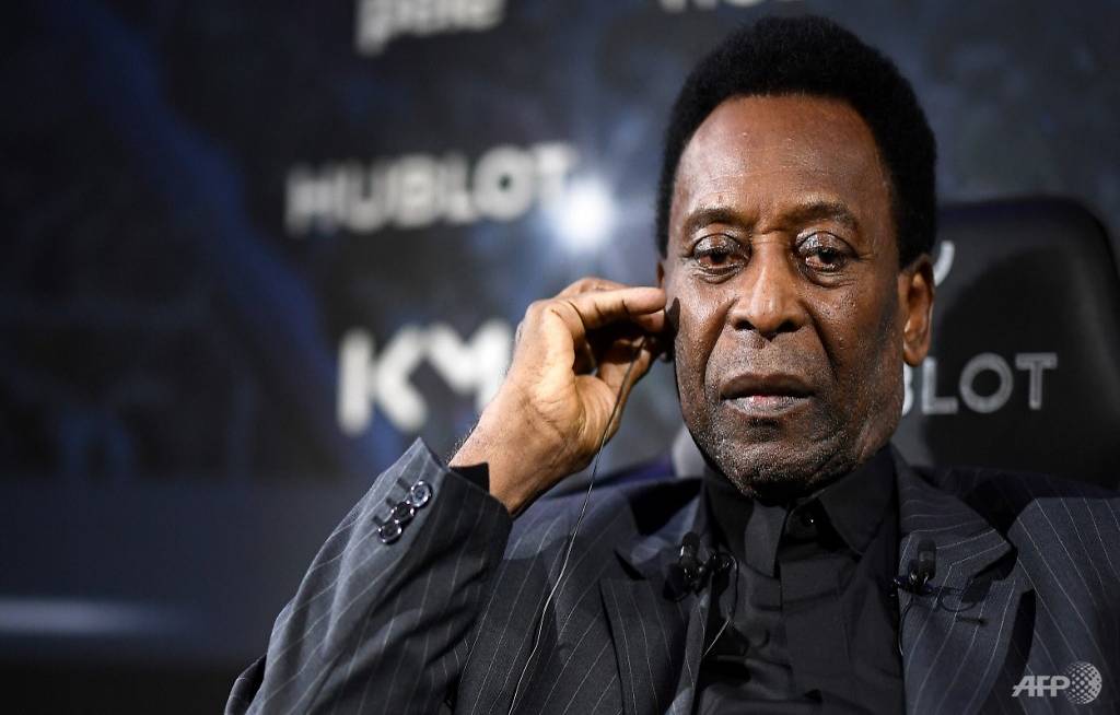 Pele undergoes treatment in Paris hospital Pele undergoes treatment in Paris hospital