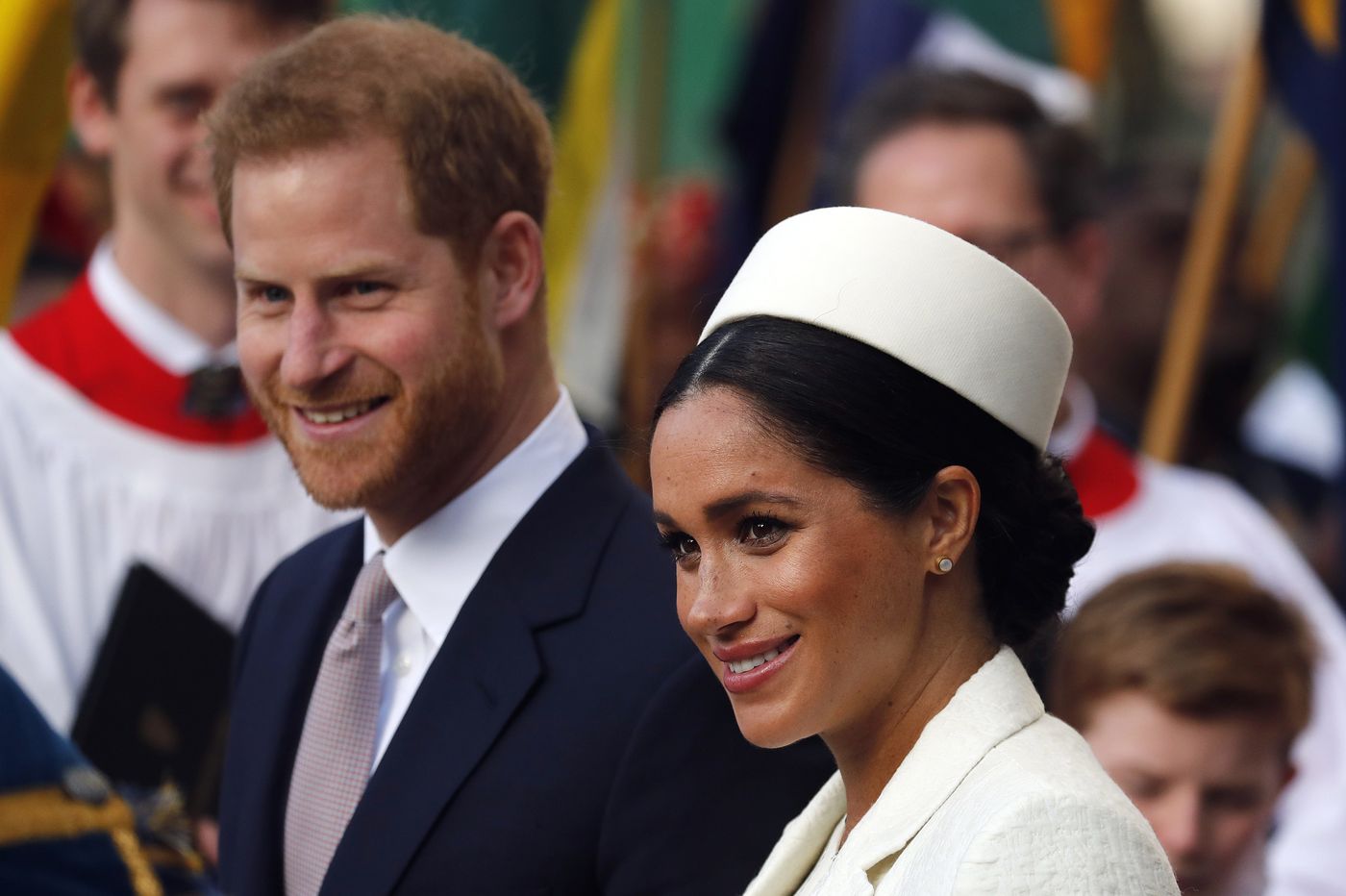 Meghan gives birth to boy Meghan gives birth to boy