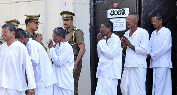 Presidential pardons for 762 prisoners today