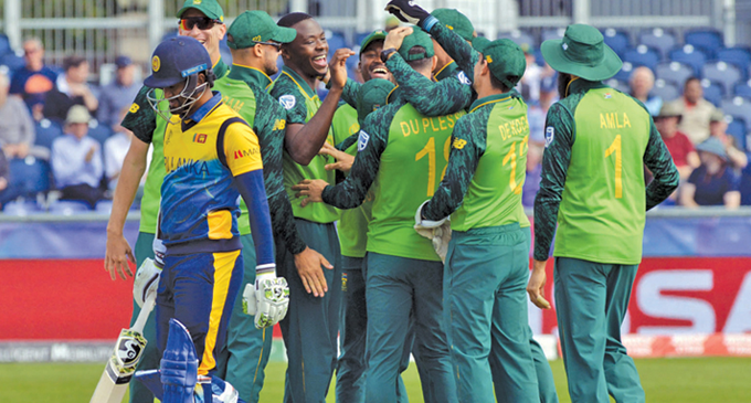 Woeful Lanka throws away World Cup chance