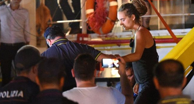 Italy migrants: Rescue ship captain arrested at Lampedusa port