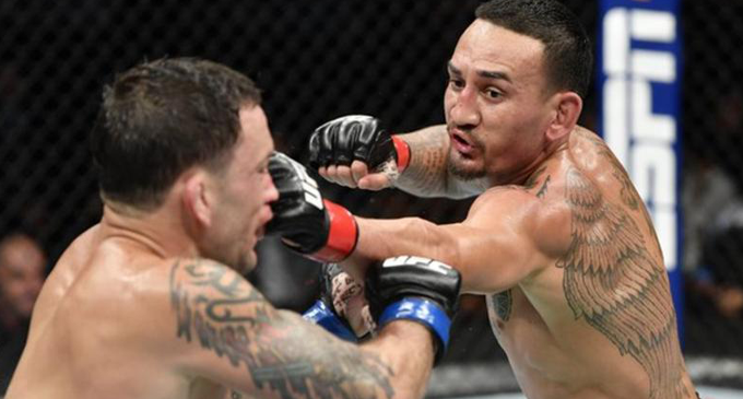 Holloway retains UFC Featherweight Title Holloway retains UFC Featherweight Title