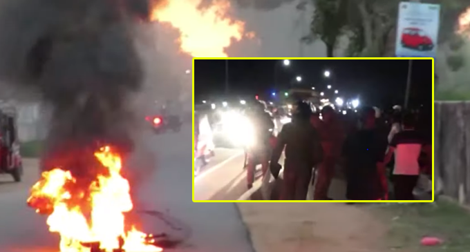 Police fire tear gas at protesters in Batticaloa Police fire tear gas at protesters in Batticaloa