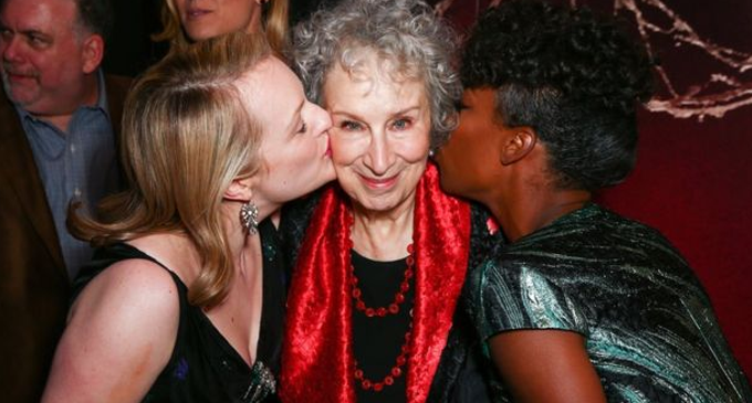 Margaret Atwood says thieves targeted Handmaid’s Tale sequel Margaret Atwood says thieves targeted Handmaid’s Tale sequel