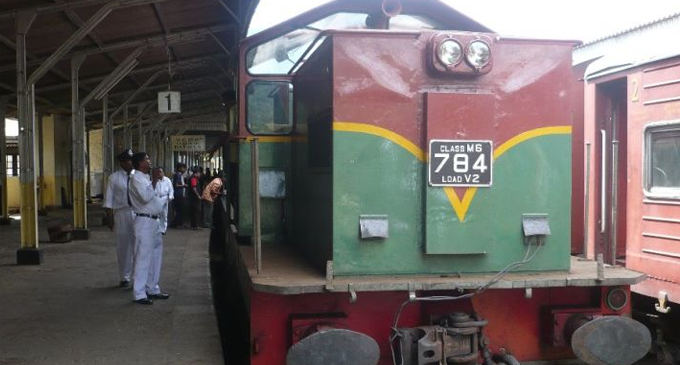 Motorcyclist killed by train at Aluthgama