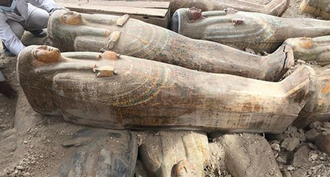 Egypt archaeologists find 20 ancient coffins near Luxor – [IMAGES]