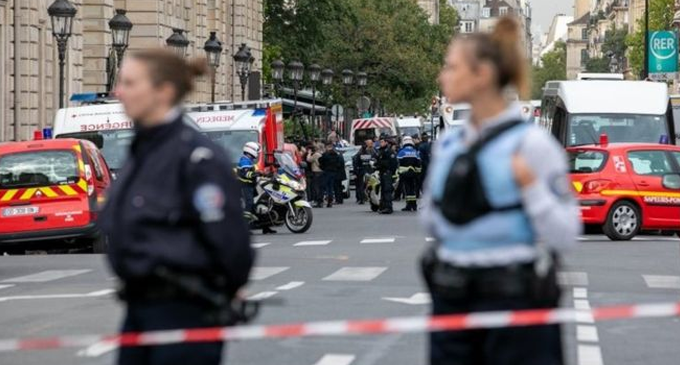 Paris police attack: Four killed by knife-wielding employee Paris police attack: Four killed by knife-wielding employee