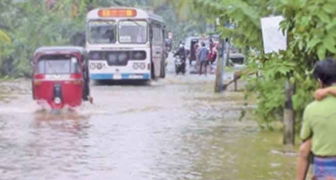 Kuliyapitiya road inundated in Nattandiya : Police