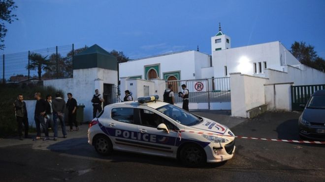 France mosque shootings: Two injured in Bayonne attack