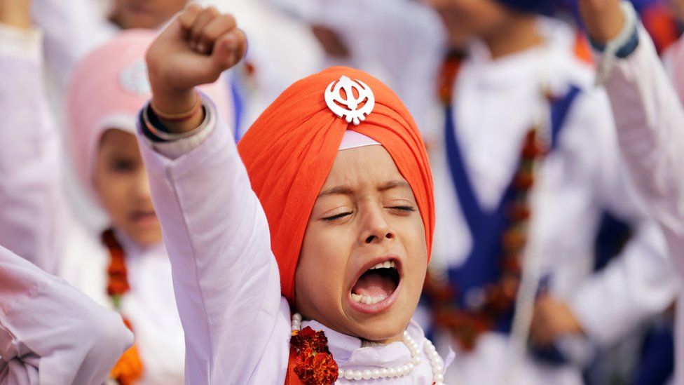 Guru Nanak: Historic Sikh celebrations take place in India and Pakistan