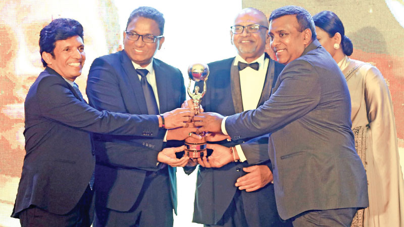Dinesh honoured in SLT SILK award Dinesh honoured in SLT SILK award
