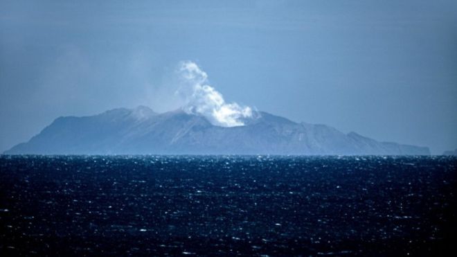 White Island volcano: NZ police plan to recover bodies on Friday White Island volcano: NZ police plan to recover bodies on Friday