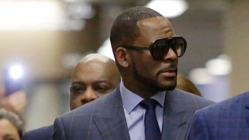 R. Kelly pleads not guilty charges accusing him of bribe
