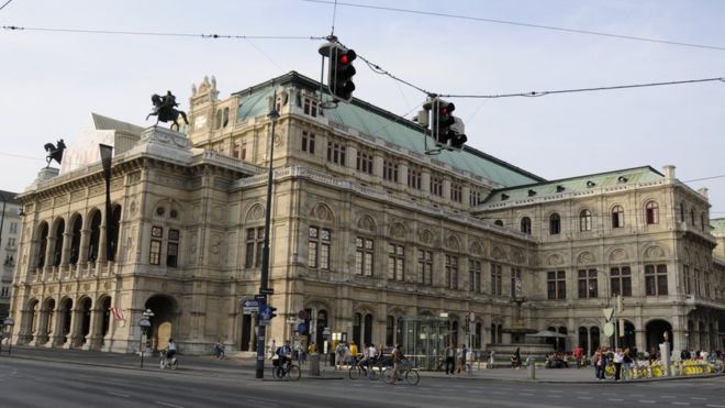 Vienna State Opera: Top ballet academy ‘encouraged pupils to smoke’