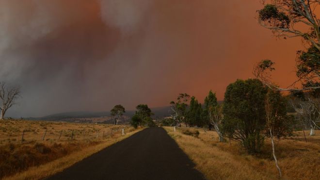 Australia fires: Troops called to tackle fires