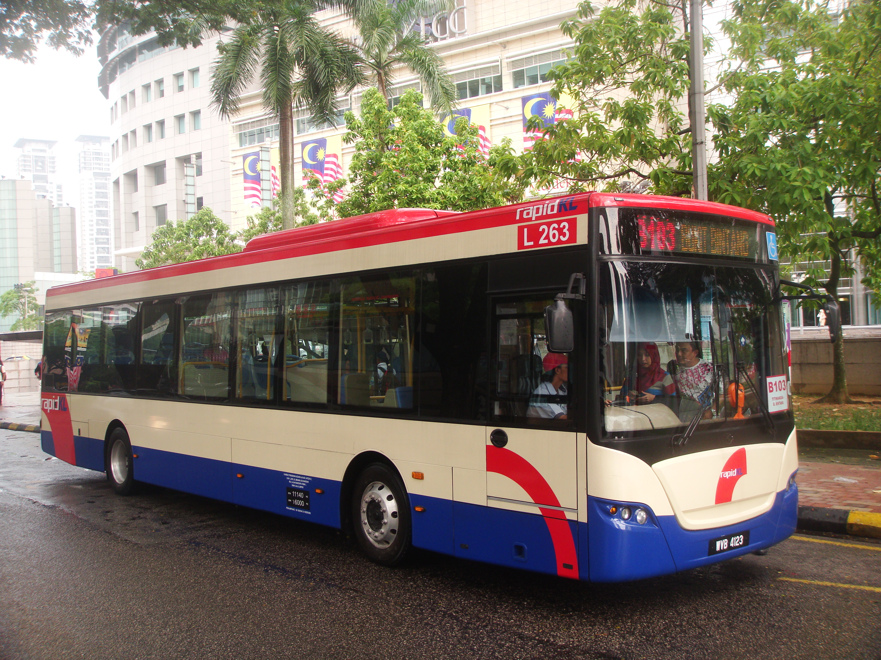 2,000 new buses to be imported to strengthen public transport 2,000 new buses to be imported to strengthen public transport