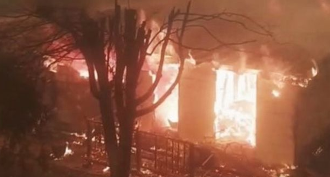 Australia fires: More than 200 homes burn down on coast