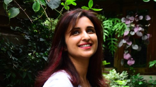 Parineeti Chopra misses chiffon saree in valleys of Austria Parineeti Chopra misses chiffon saree in valleys of Austria
