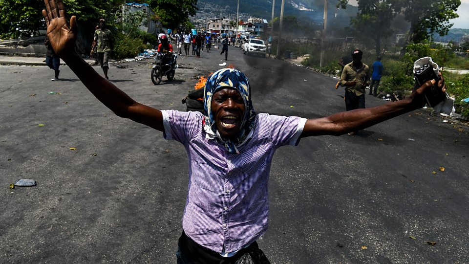 In pictures: Haiti capital’s streets blocked as protests spread – [IMAGES]