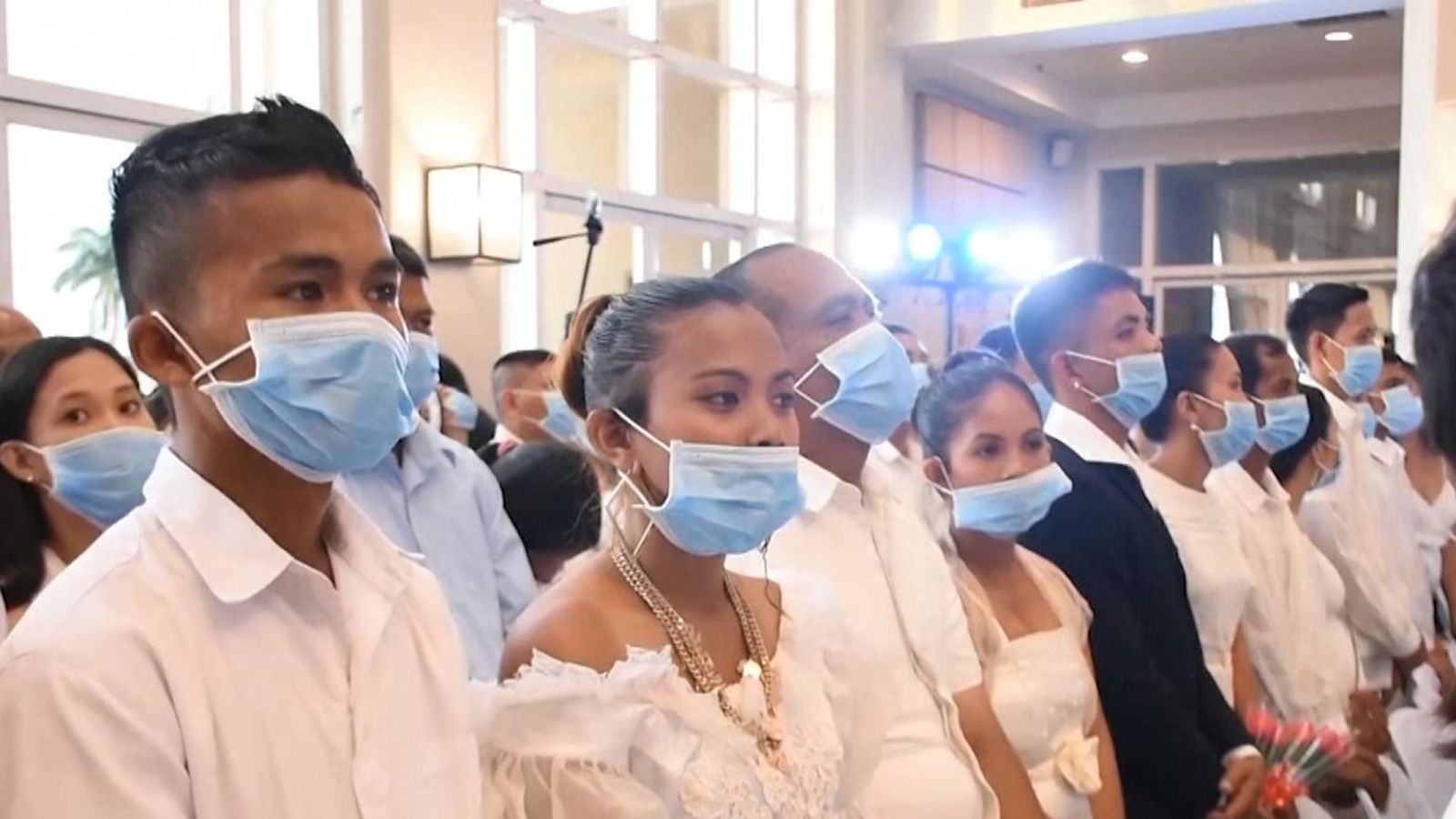 Coronavirus: Mass masked wedding in the Philippines Coronavirus: Mass masked wedding in the Philippines