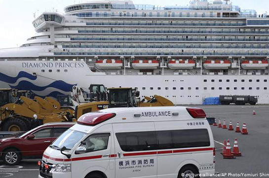 Coronavirus: Passengers leave Diamond Princess amid criticism of Japan