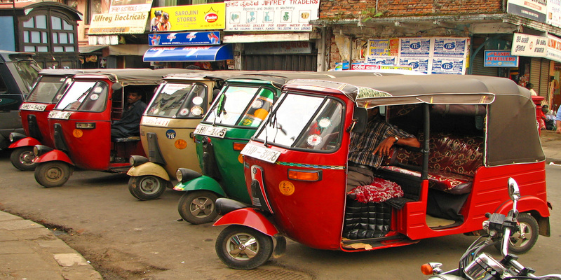 Three-wheeler owners lodge complaint with SLHRC