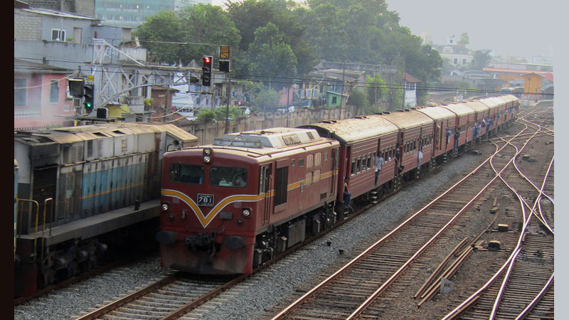 27 trains will operate to Colombo tomorrow: Railways Dept.