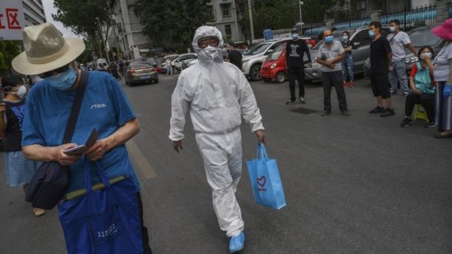 Coronavirus: Beijing tightens controls amid spike in local cases Coronavirus: Beijing tightens controls amid spike in local cases