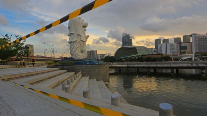 Singapore bans Britons for lockdown bar crawl