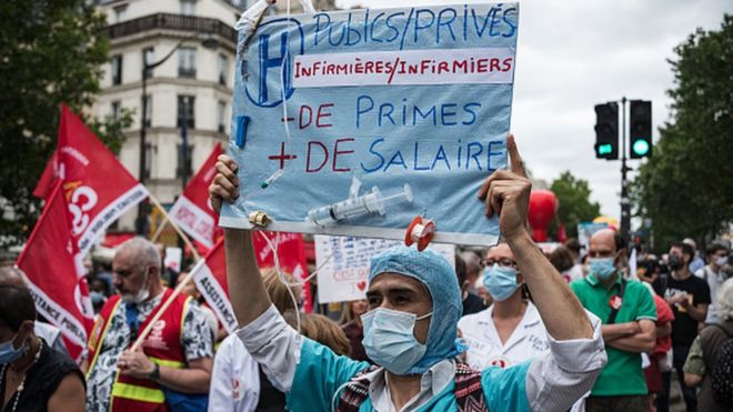 Coronavirus: France’s health workers given pay rises worth €8bn