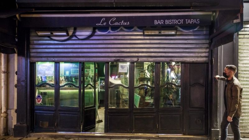 Paris to shut bars and raise alert to maximum