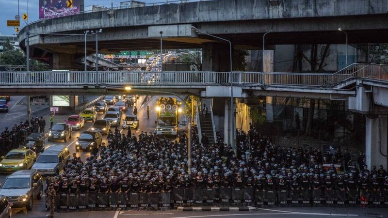 Thai Premier declares emergency decree over protests