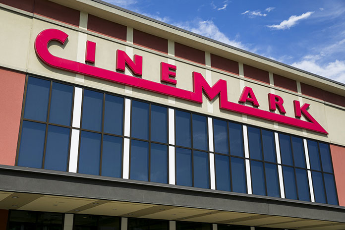 Universal makes historic deal with Cinemark