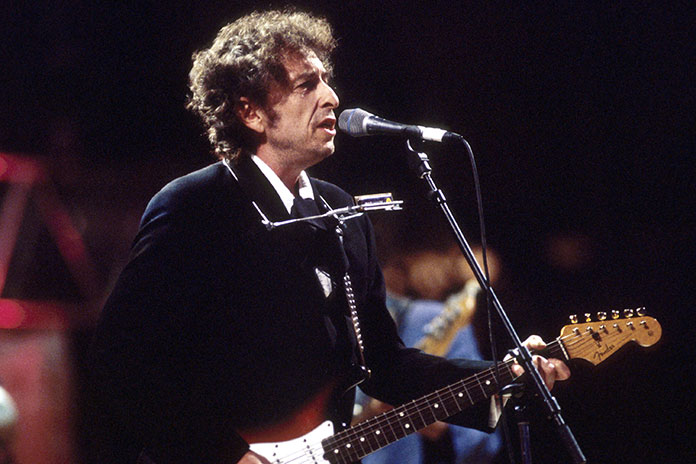 Bob Dylan sells all his music to UMG