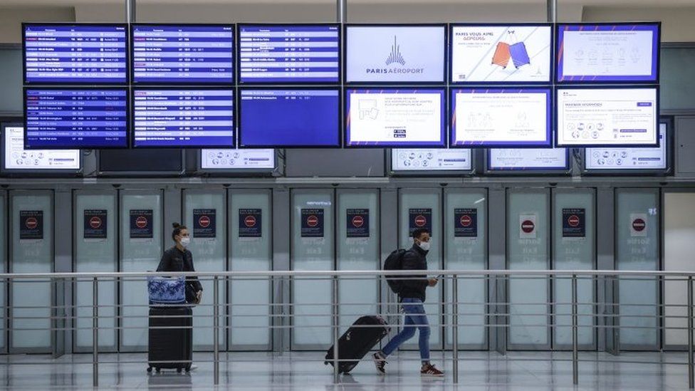 France closes borders to most non-EU travel