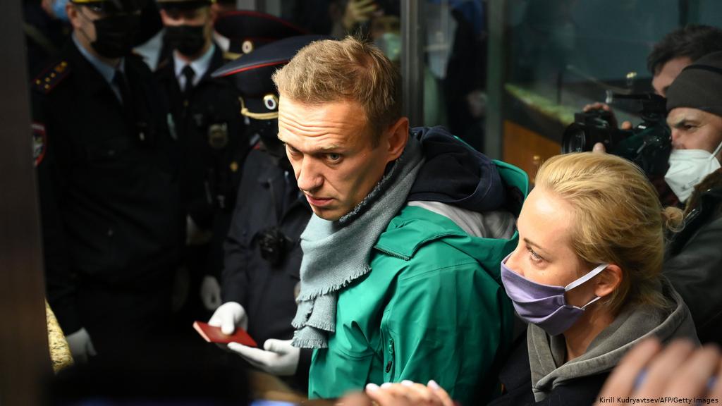 Alexei Navalny detained after landing in Moscow