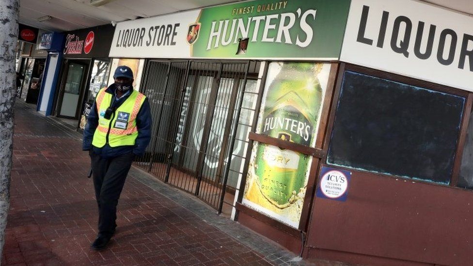 South Africa lifts alcohol ban as COVID rules ease South Africa lifts alcohol ban as COVID rules ease