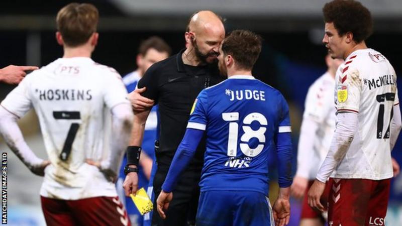 Referee locks heads with Ipswich player Referee locks heads with Ipswich player