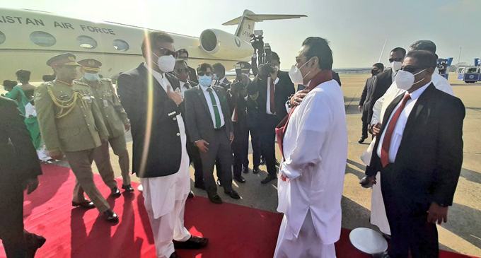 Imran Khan arrives in Sri Lanka [UPDATE]
