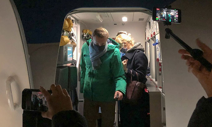 Doctor who treated Russian opposition leader Alexey Navalny after poisoning dies