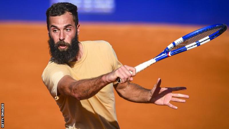 Paire out in Argentina after spitting