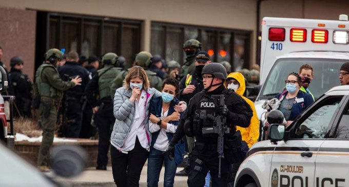 Gunman kills 10 in Colorado market shooting