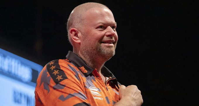 Van Barneveld collapses at PDC event Van Barneveld collapses at PDC event