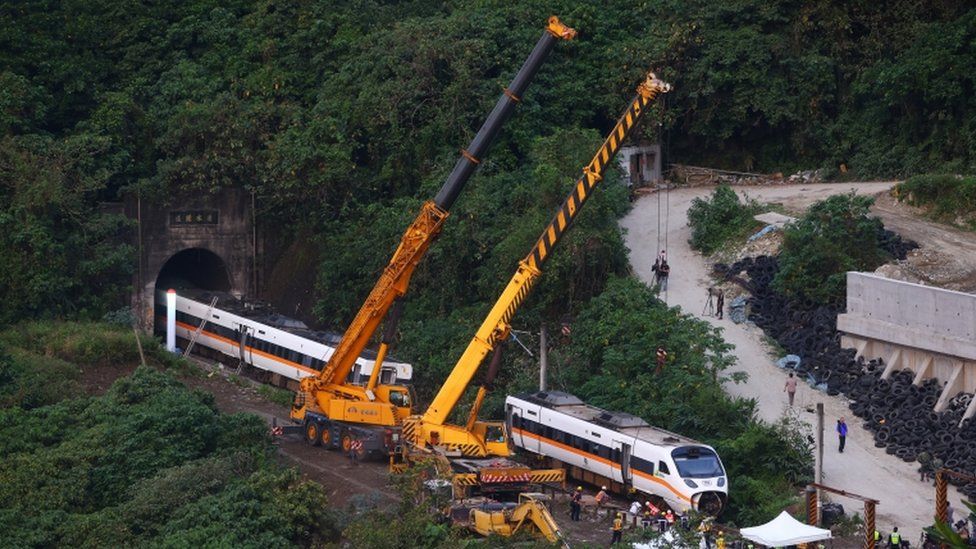 Taiwan prosecutors seek arrest after train crash