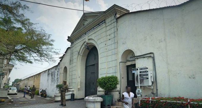 All prisons closed to visitors