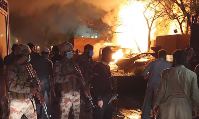 Deadly blast hits luxury hotel in Pakistan